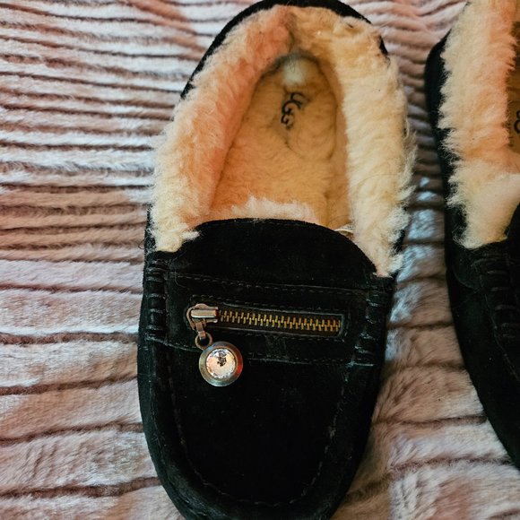 UGG Australia Ansley Charm Black Moccasins Slippers Shoes 1003323 size 6 - Picture 3 of 5